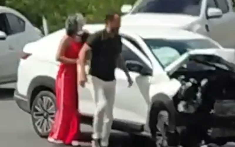 Dois veículos se envolvem em grave acidente no trevo de Passo de Camaragibe