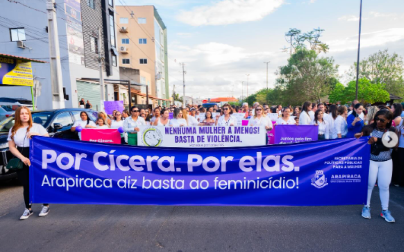 Ato em Arapiraca pede justiça por assassinato de Cícera Laura e reforça combate à violência contra a mulher