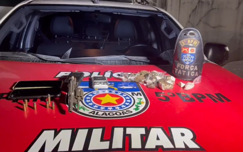Força Tática do 5º BPM prende dois suspeitos por tráfico de drogas e porte ilegal de arma no Benedito Bentes