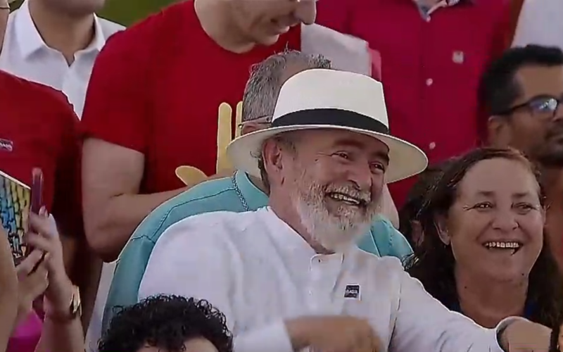 Sósia de Lula chama atenção durante evento em Maceió