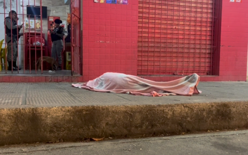 Jovem de 18 anos é morta a tiros no Benedito Bentes