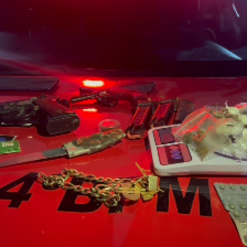PM apreende drogas e arma de airsoft após fuga de suspeitos na Chã Jaqueira