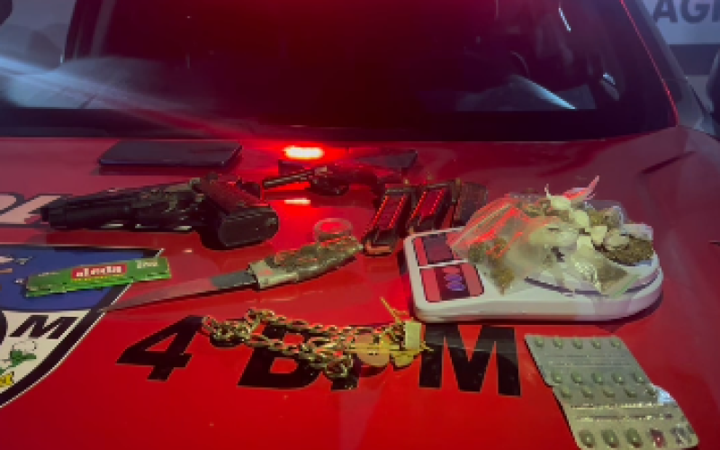 PM apreende drogas e arma de airsoft após fuga de suspeitos na Chã Jaqueira