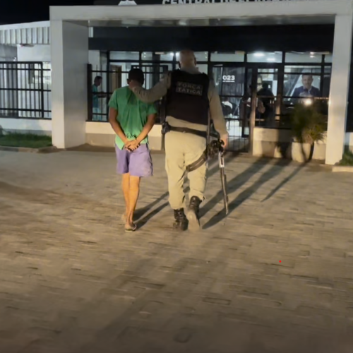 Homem é preso após furtar janelas de prédio no Prado, em Maceió