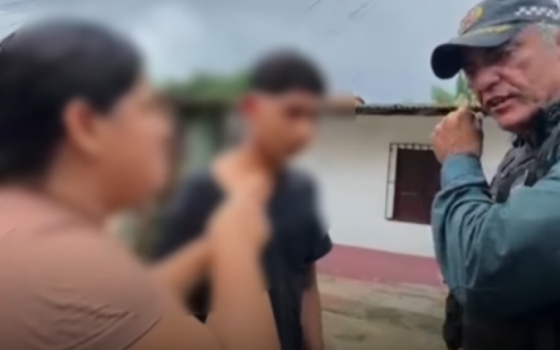 “Na próxima vez, pode levar preso”, diz mãe ao flagrar filho em boca de fumo durante operação