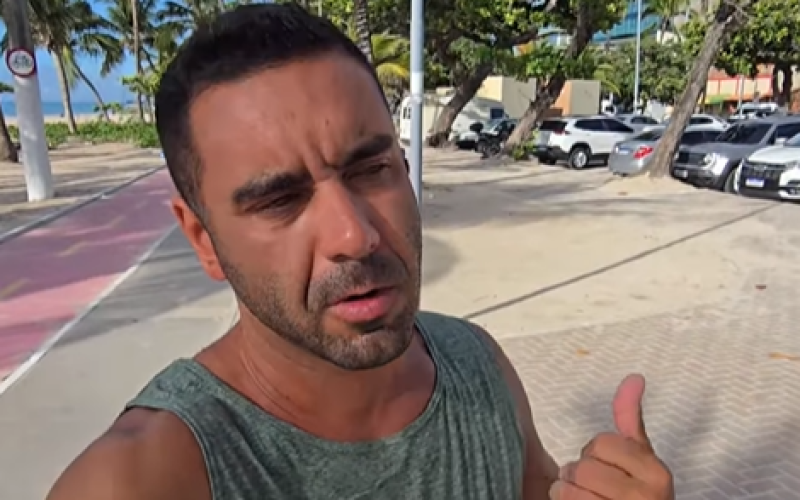 Casal conhecido por viver em motorhome escolhe Orla de Maceió para ”amanhecer” e se encanta com a vista