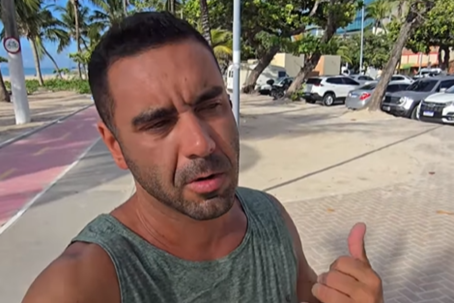 Casal conhecido por viver em motorhome escolhe Orla de Maceió para ”amanhecer” e se encanta com a vista