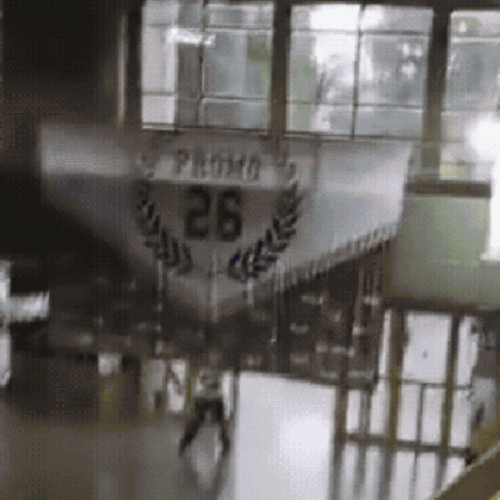 Estudante entra em escola armado e efetua disparos contra colega de sala