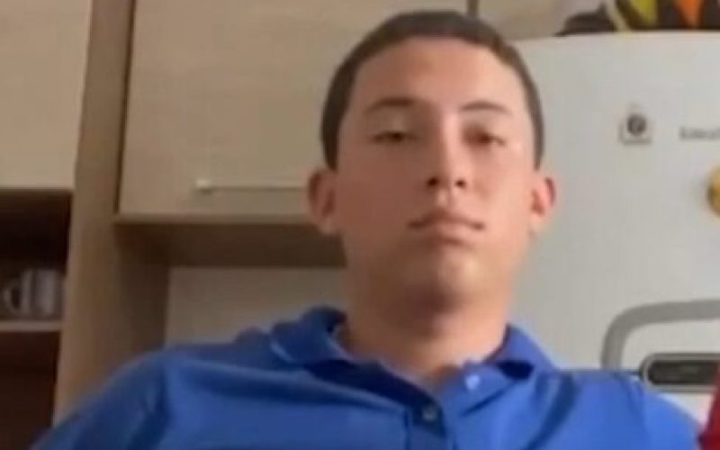 “Vitinho está nas terras de um político de Alagoas”, diz Júlia Nunes; acusado pode ser preso a qualquer momento