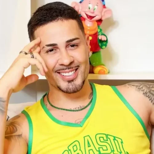 “Ela é do OnlyFans, mas é cheirosa” Carlinhos fala sobre polêmicas e convivência com MC Mirella