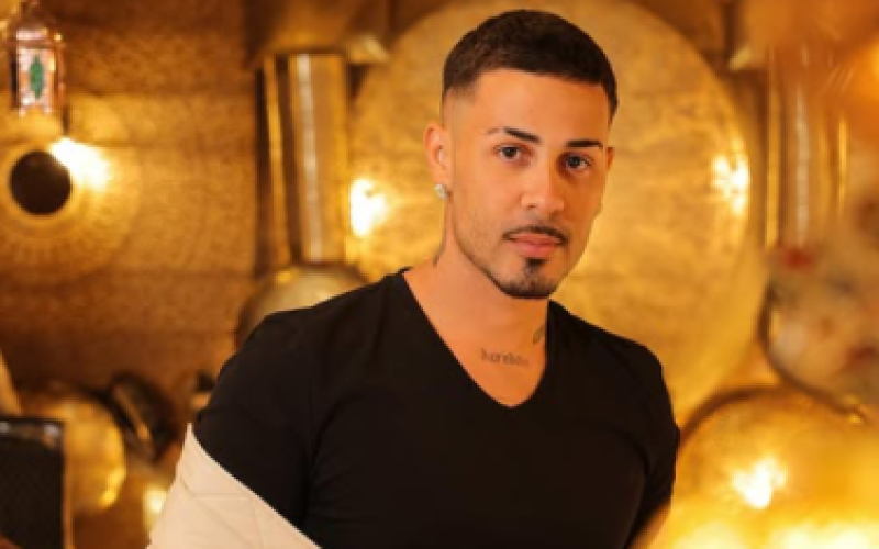 Após eliminação da casa de vidro do BBB26, internautas pedem Carlinhos Maia a presença de Rafa Jaqueira no Rancho