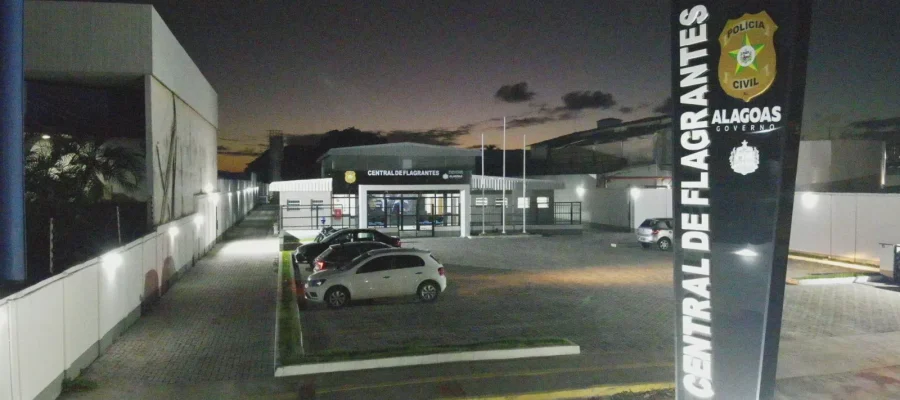 Homem agride esposa e a deixa trancada fora de casa em Rio Largo