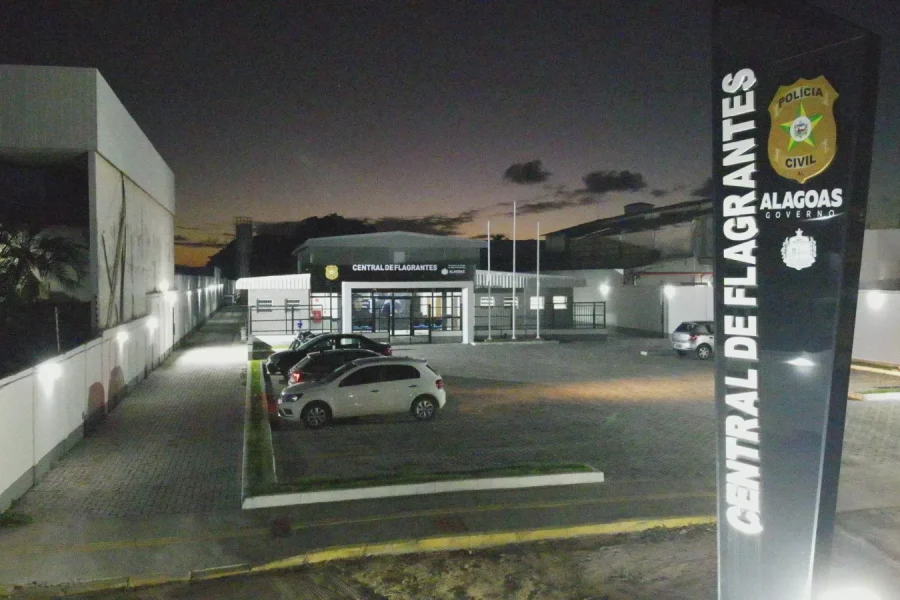 Rotam prende homem com drogas e arma de fogo no Jacintinho