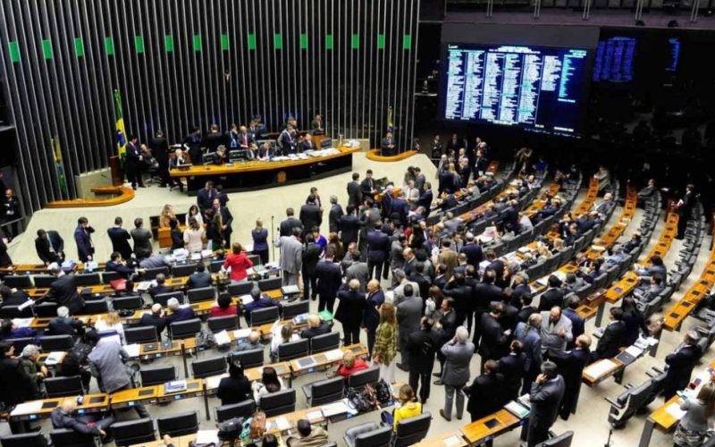 Governo tenta reduzir verbas parlamentares, mas proposta é rejeitada pelo Congresso