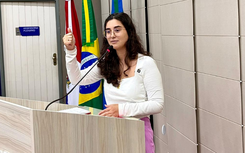 Teca Nelma celebra Dia dos Professores reafirma apoio à categoria e à educação pública de Maceió