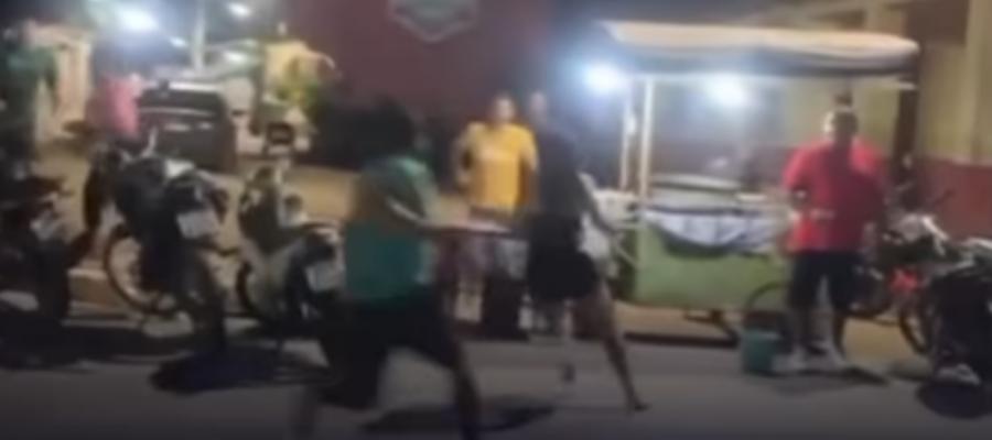 Homem armado com facão persegue mulher em festa e causa pânico