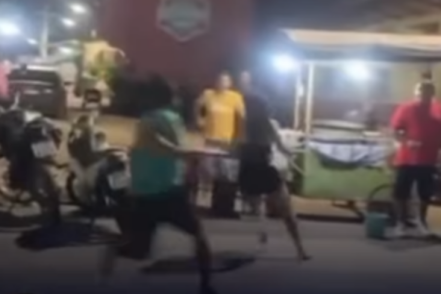 Homem armado com facão persegue mulher em festa e causa pânico