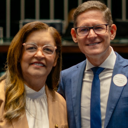 No Senado Federal, Dra Eudócia entrega comenda ao presidente da Igreja Adventista do Sétimo Dia em Alagoas