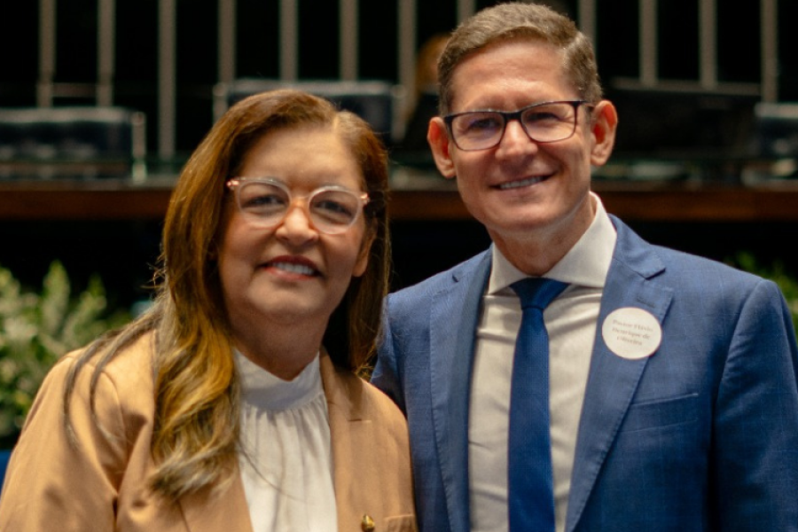 No Senado Federal, Dra Eudócia entrega comenda ao presidente da Igreja Adventista do Sétimo Dia em Alagoas