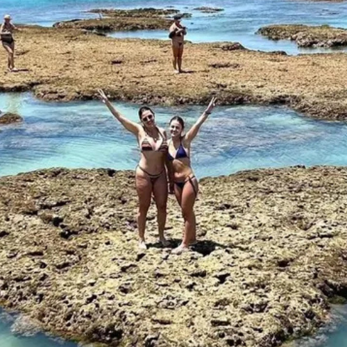 “Coral do Amor” transforma mar da Ponta Verde em palco de pedidos de casamento