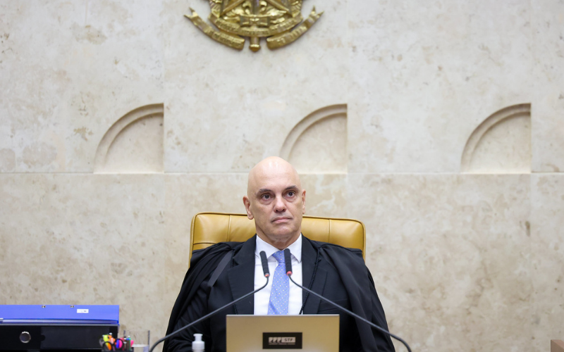 Alexandre de Moraes assume presidência interina do STF e recebe elogios de ministros