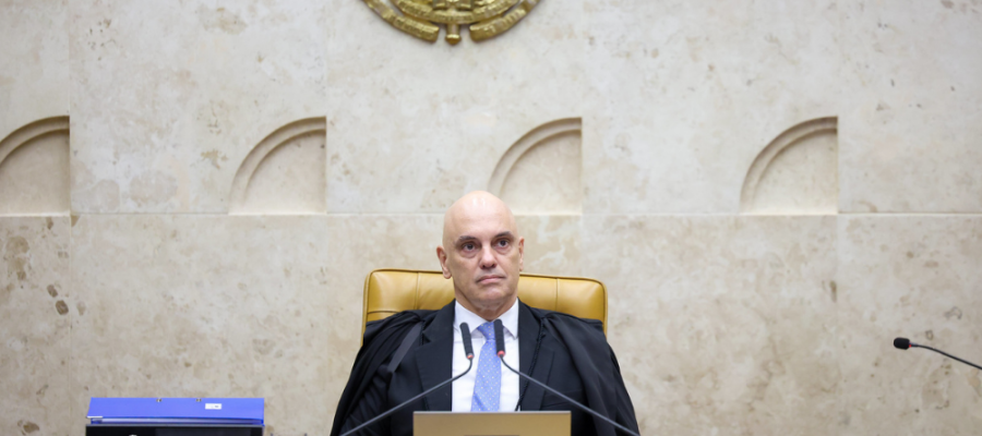 Alexandre de Moraes assume presidência interina do STF e recebe elogios de ministros