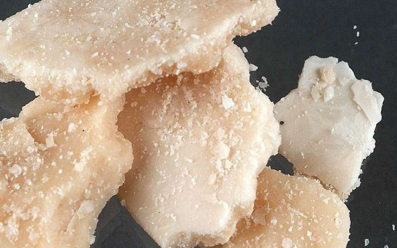 Mulher é presa com 200g de crack em van interceptada em Roteiro