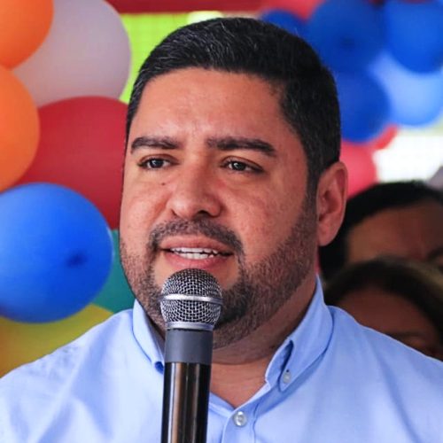 Máquinas de Cajueiro em obras de Viçosa? Denúncia coloca contrato de quase R$ 5 milhões sob suspeita