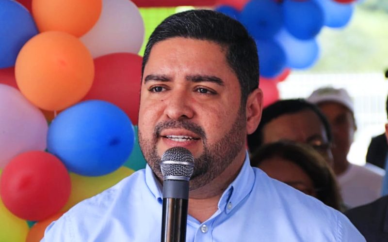 Máquinas de Cajueiro em obras de Viçosa? Denúncia coloca contrato de quase R$ 5 milhões sob suspeita