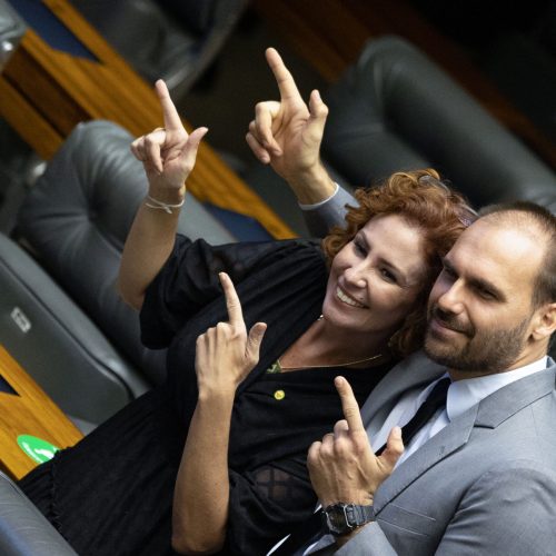 Eduardo Bolsonaro tenta intervir em caso de Carla Zambelli na Itália