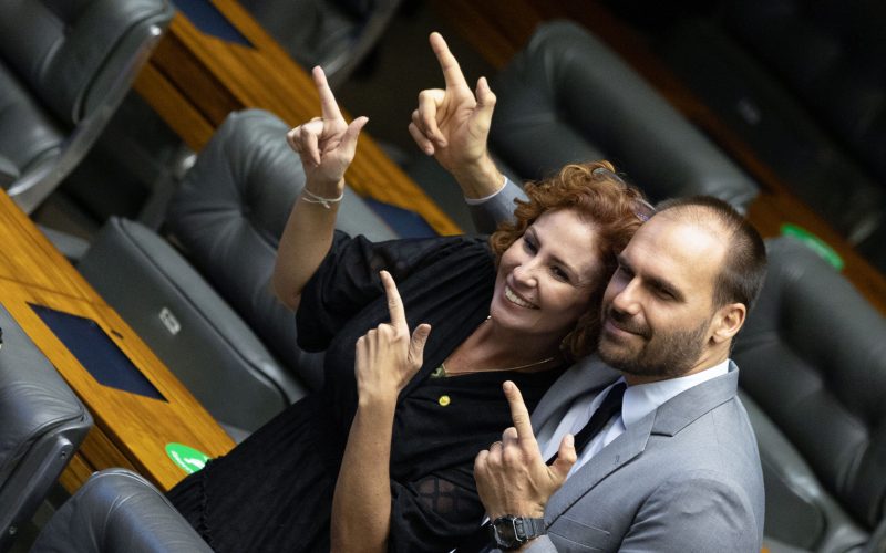 Eduardo Bolsonaro tenta intervir em caso de Carla Zambelli na Itália