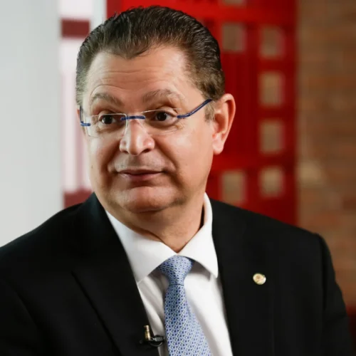 Líder do PL provoca Centrão após anúncio da pré-candidatura de Flávio Bolsonaro