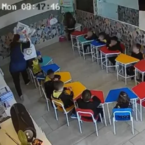 Professora filmada agredindo aluno de 4 anos em escola no é presa; menino perdeu um dente