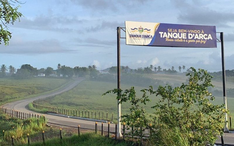 Prefeitura de Tanque d’Arca gasta quase três vezes mais com fanfarra do que com oxigênio medicinal em 2025