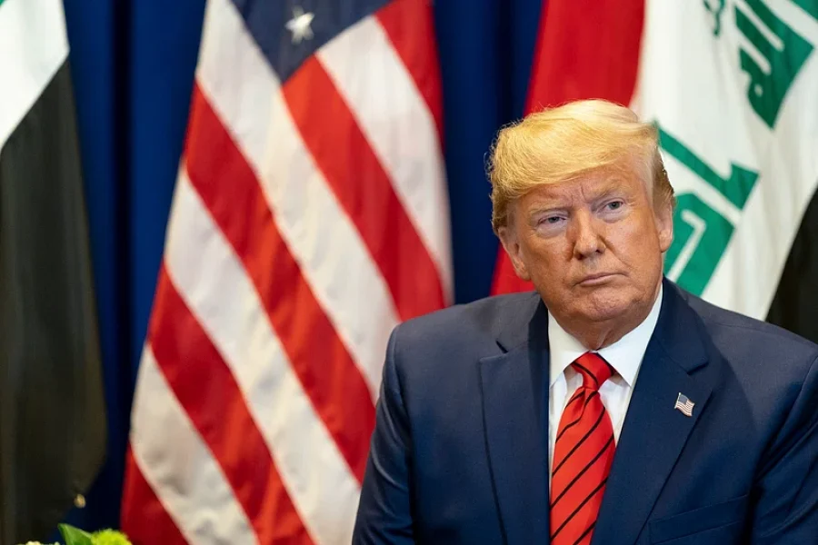 Trump anuncia taxa de US$ 100 mil para visto de profissionais estrangeiros