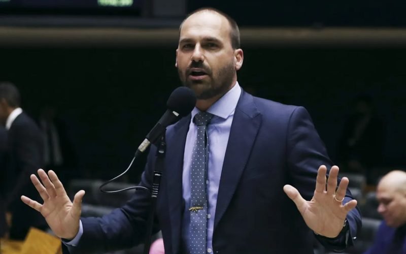 Eduardo Bolsonaro se coloca como candidato à presidência em 2026
