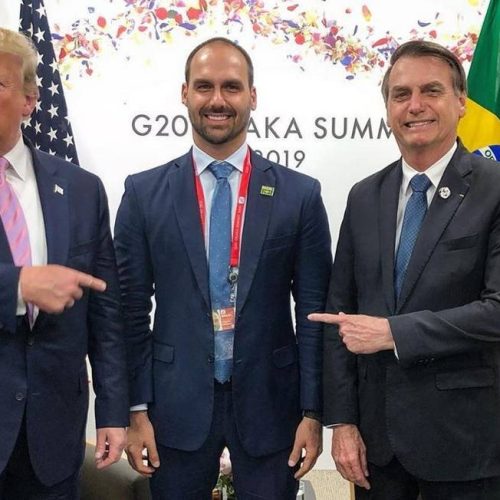 Hugo Motta ‘lava as mãos’ e deve deixar faltas de Eduardo Bolsonaro levarem à cassação do Deputado 