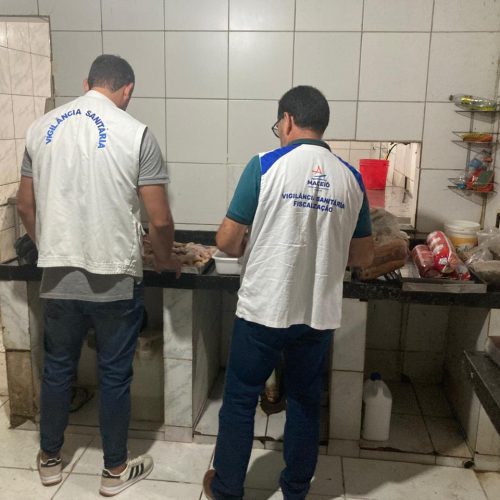 Fiscalização apreende 90 kg de carne imprópria e interdita frigorífico em Maceió