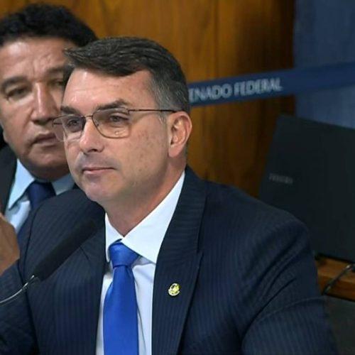 Flávio Bolsonaro diz que oposição já tem votos para aprovar anistia e critica “forças ocultas”