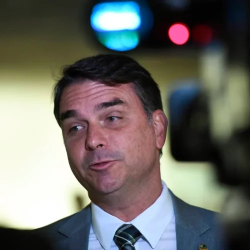 Flávio Bolsonaro diz que candidatura à Presidência é “irreversível”