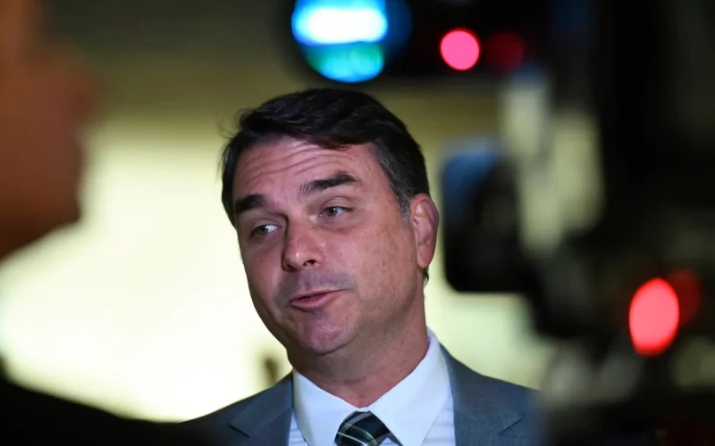 Flávio Bolsonaro diz que candidatura à Presidência é “irreversível”
