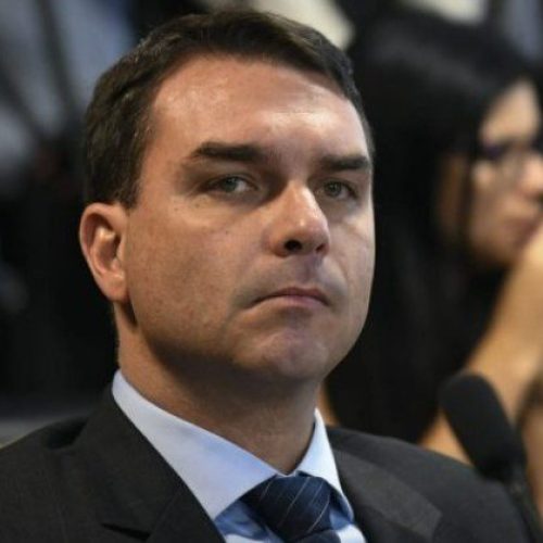 Flávio Bolsonaro transmite recado do pai após condenação do STF: “Encarar de frente essa perseguição”