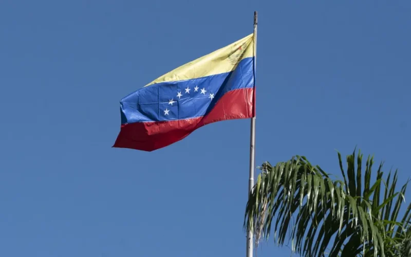 Em resposta a tensões com os EUA, Venezuela mobiliza tropas e lança operação com Forças Armadas e milícias