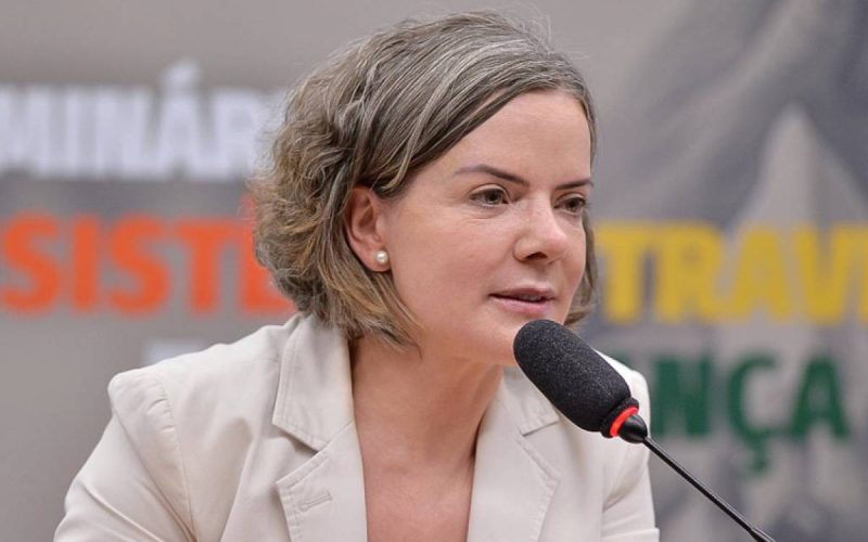 Gleisi cobra apoio a quem ficar no governo: ‘Inclusive os que indicam’