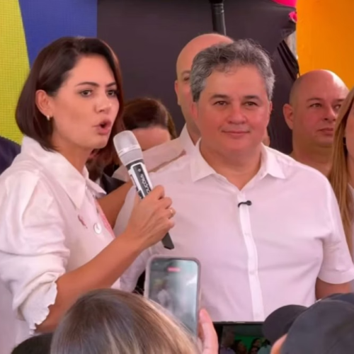 Líder do União Brasil no Senado rompe com Lula e divide palanque com Michelle Bolsonaro