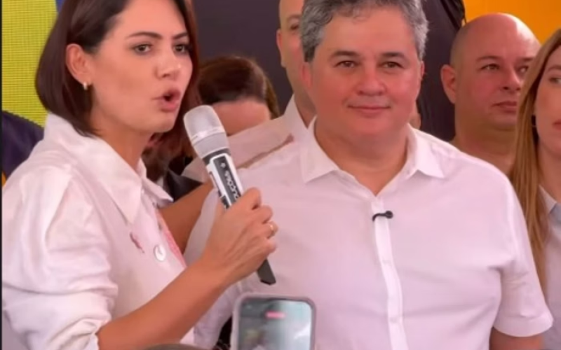 Líder do União Brasil no Senado rompe com Lula e divide palanque com Michelle Bolsonaro