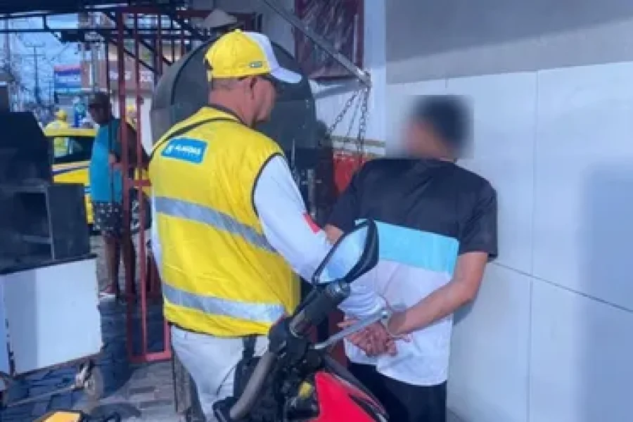 Homem é detido após tentar sair sem pagar conta em bar no Benedito Bentes