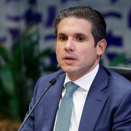 Motta sofre pressão por anistia sob influência de Lira