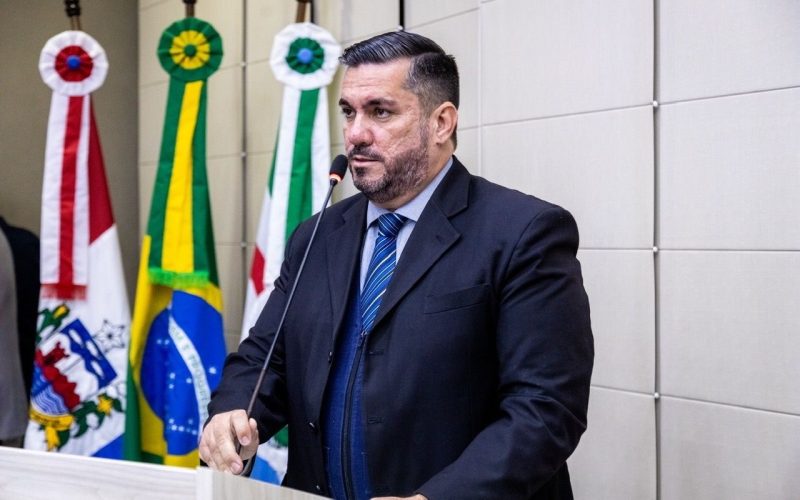 Leonardo Dias denuncia que ambulâncias entregues por Lula ainda estão paradas