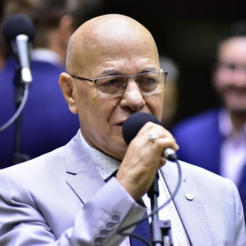Deputado do PL é acusado de trocar fotos íntimas com um adolescente